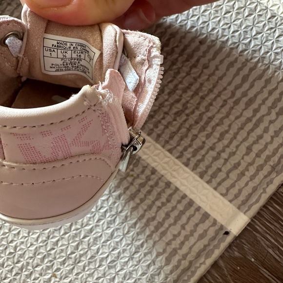 Michael Kors baby shoes - Picture 3 of 4